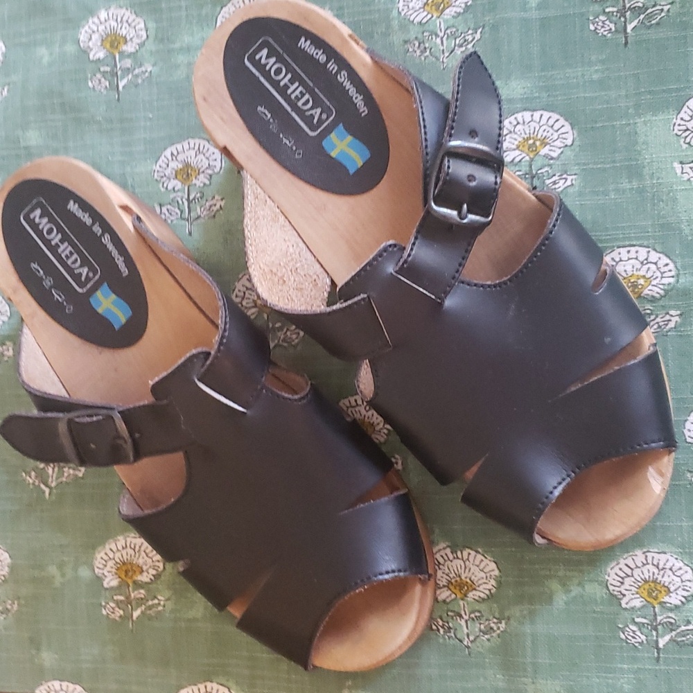 Moheda black Swedish clogs